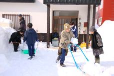 玄関周りを除雪