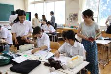 お互いの作品も見ながら完成を目指します