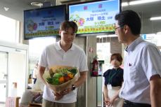 市長と出会い笑顔