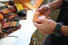 手作りの革細工を出品