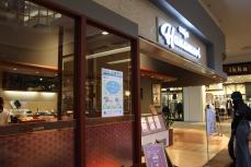 店頭に飾られたポスター