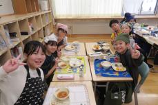 おいしい柿にみんなも笑顔