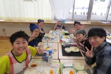 ALTのアレックスも一緒に食べました