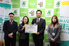 左から旭川支社名寄営業所長徳田俊介氏・杉下氏・加藤市長・旭川支社名寄営業所松澤理恵氏