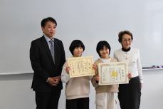 左から谷口税務署長・田畑さん・千葉さん・吉田部会長