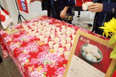 「炸元宵(ザーユェンシャウ)」の配布