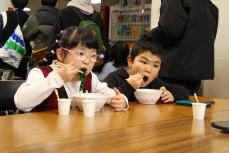 大きな口を開けて「あむっ!」