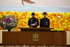 東中、答辞を読み上げる卒業生代表
