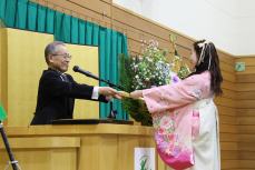 卒業証書授与(社会保育学科代表)