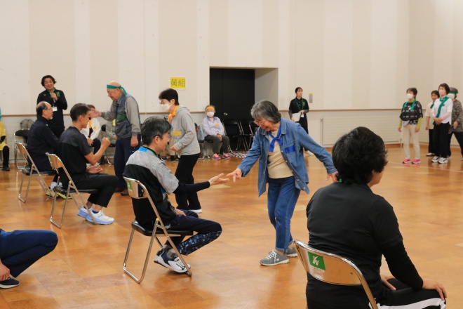 来賓とじゃんけん勝負の様子