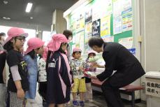「おしごとがんばってくれてありがとう！」と園児