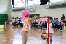 保育所競技「いってきまーす！」障害物競走
