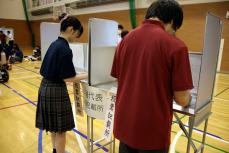実際に記載台で投票用紙に記載