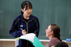 英語で質問する生徒1