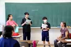 英語で質問する生徒3