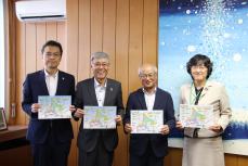左から加藤市長・谷氏・木全氏・岸教育長