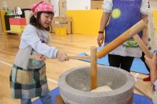 もちをつきます1