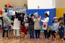 手遊びしてます