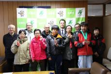 ハンディキャップスキー協会のみなさんと記念撮影