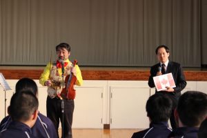 （左）早川きょーじゅ 氏　（右）芳賀 均 氏