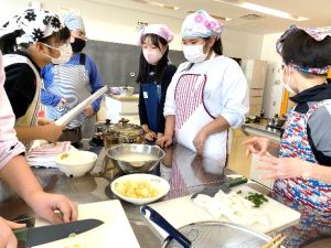 調理実習の様子1